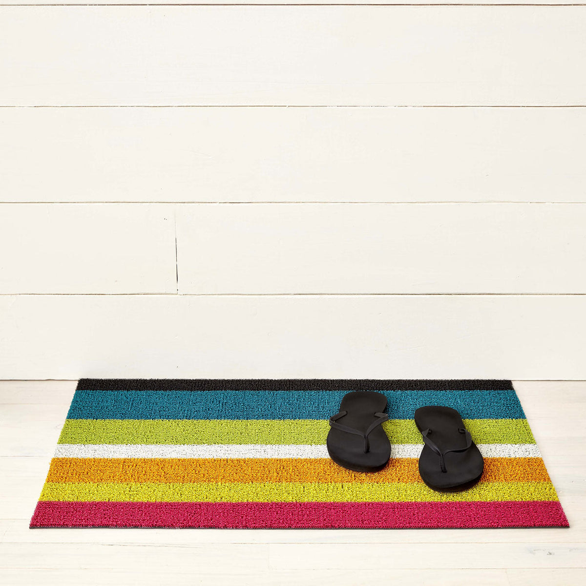 Chilewich Bold Stripe Multi als deurmat van 46 x 71 cm