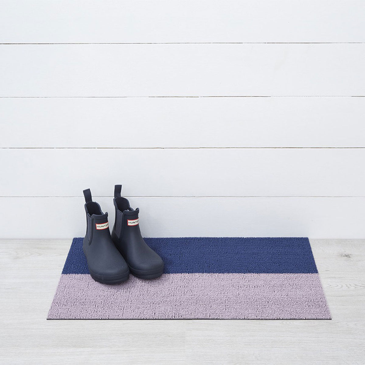 Chilewich Duo Stripe Berry als deurmat van 46 x 71 cm
