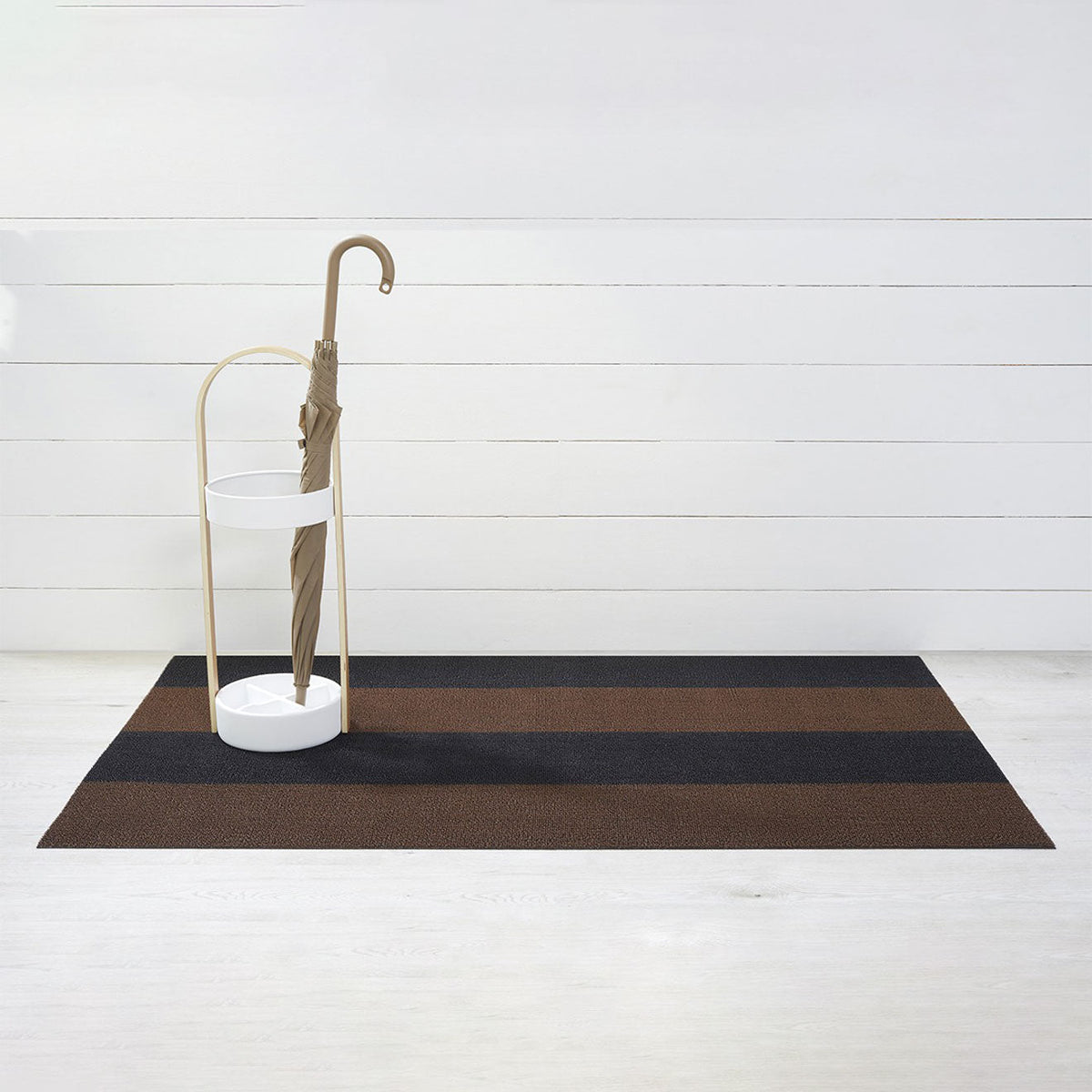Chilewich Duo Stripe Mocha als big mat van 91 x 152 cm