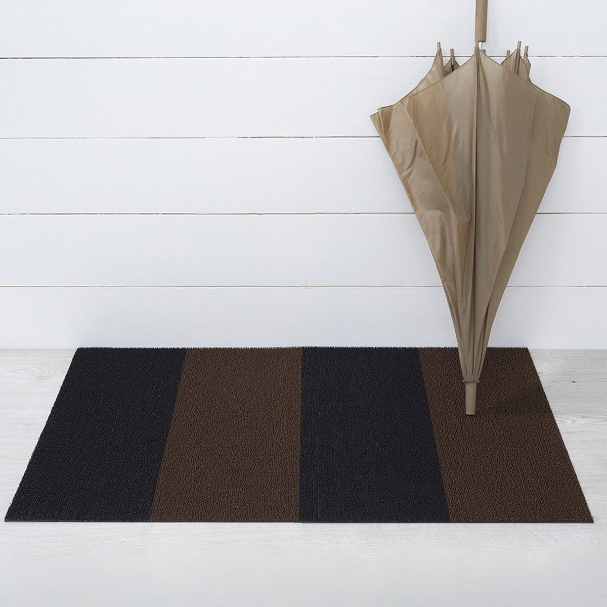 Chilewich Duo Stripe Mocha als utility mat van 61 x 91 cm