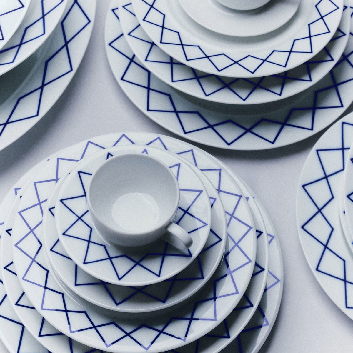 Alessi Ontbijtbord My Beautiful China ES22/5 op tafel
