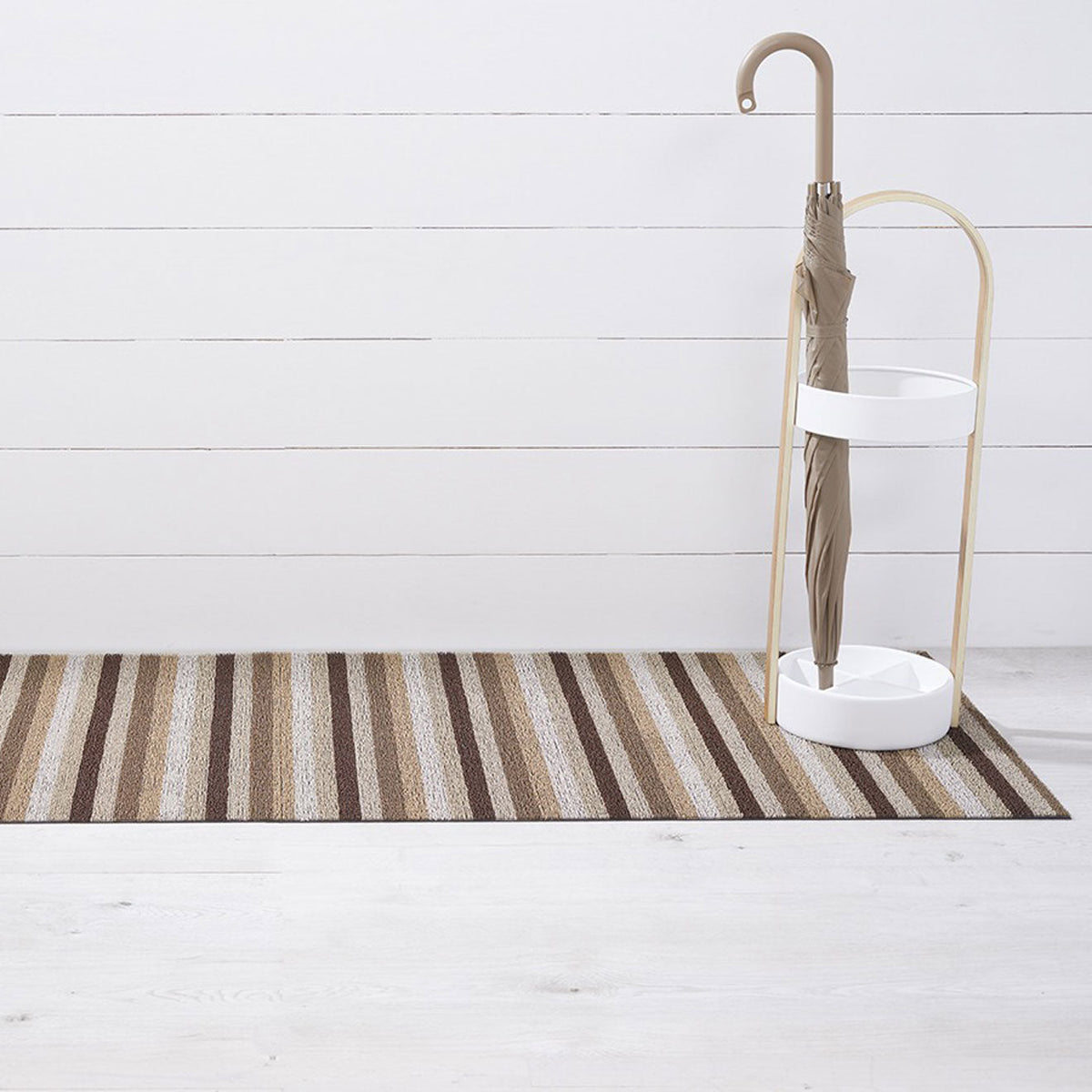 Chilewich Even Stripe Mocha als runner van 61 x 183 cm