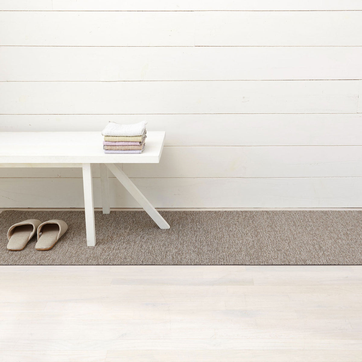 Chilewich Heathered Pebble als runner van 61 x 183 cm
