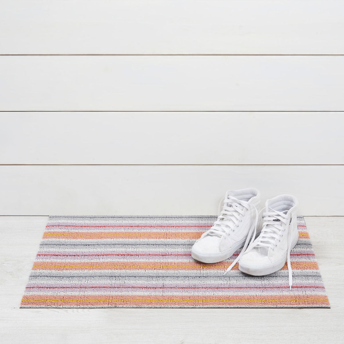 Chilewich Ribbon Stripe Bonbon als deurmat van 46 x 71 cm