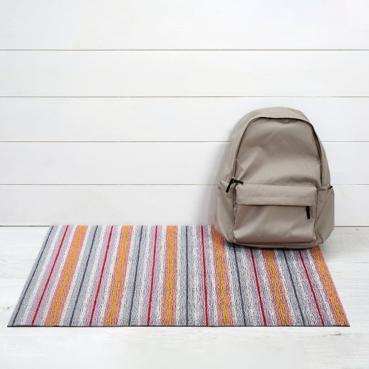 Chilewich Ribbon Stripe Bonbon als utility mat van 61 x 91 cm