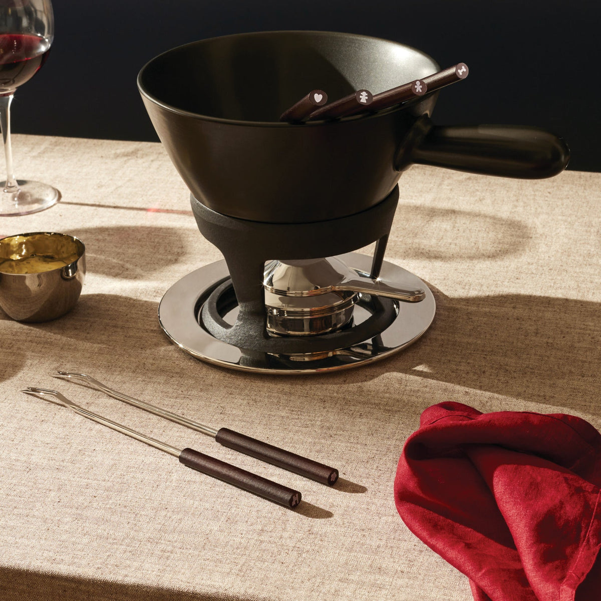Alessi Fonduepan Mami SG56/PEN B op tafel