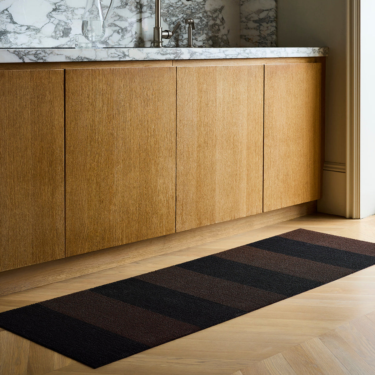 Chilewich Duo Stripe Mocha als runner van 61 x 183 cm