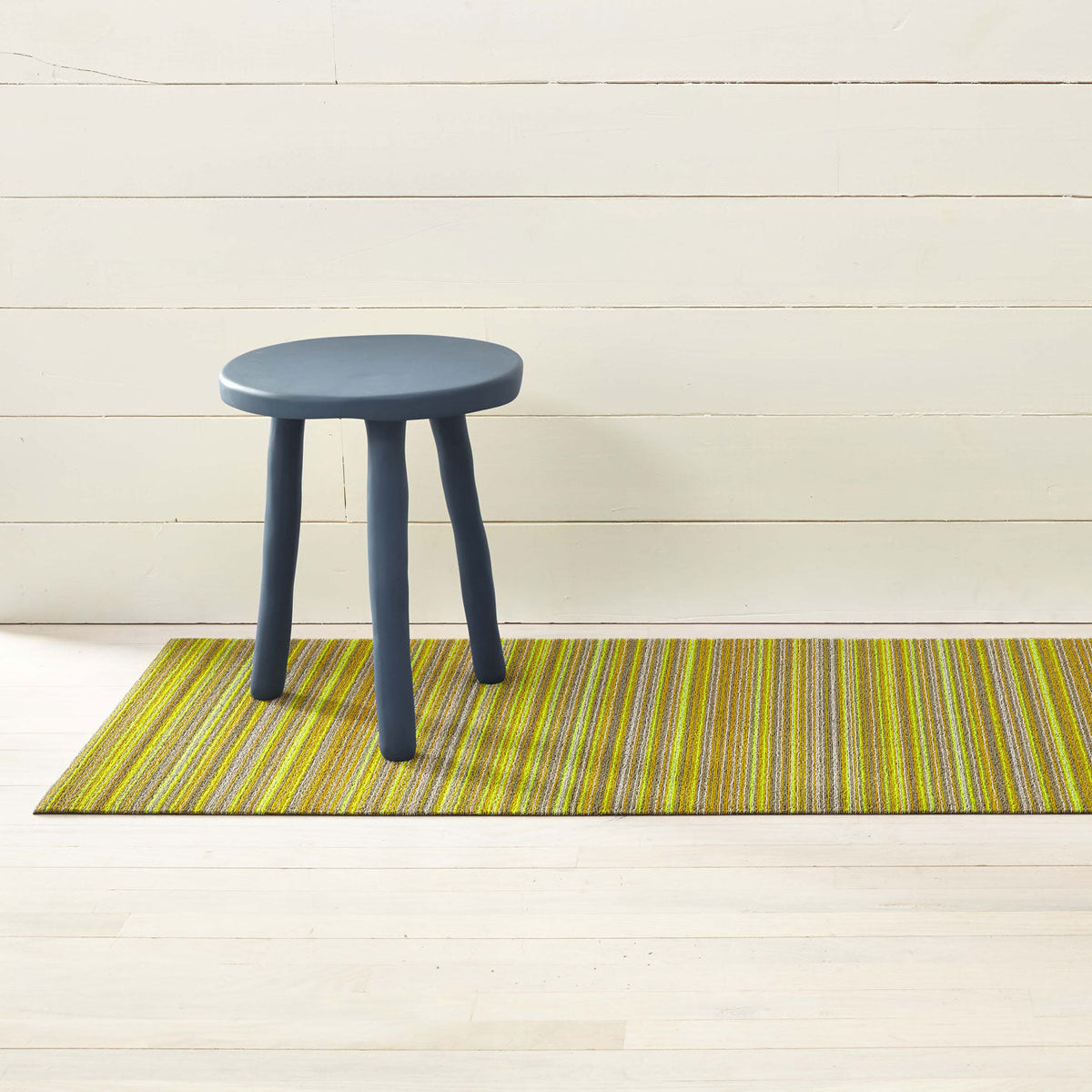 Chilewich Skinny Stripe Citron als runner van 61 x 183 cm