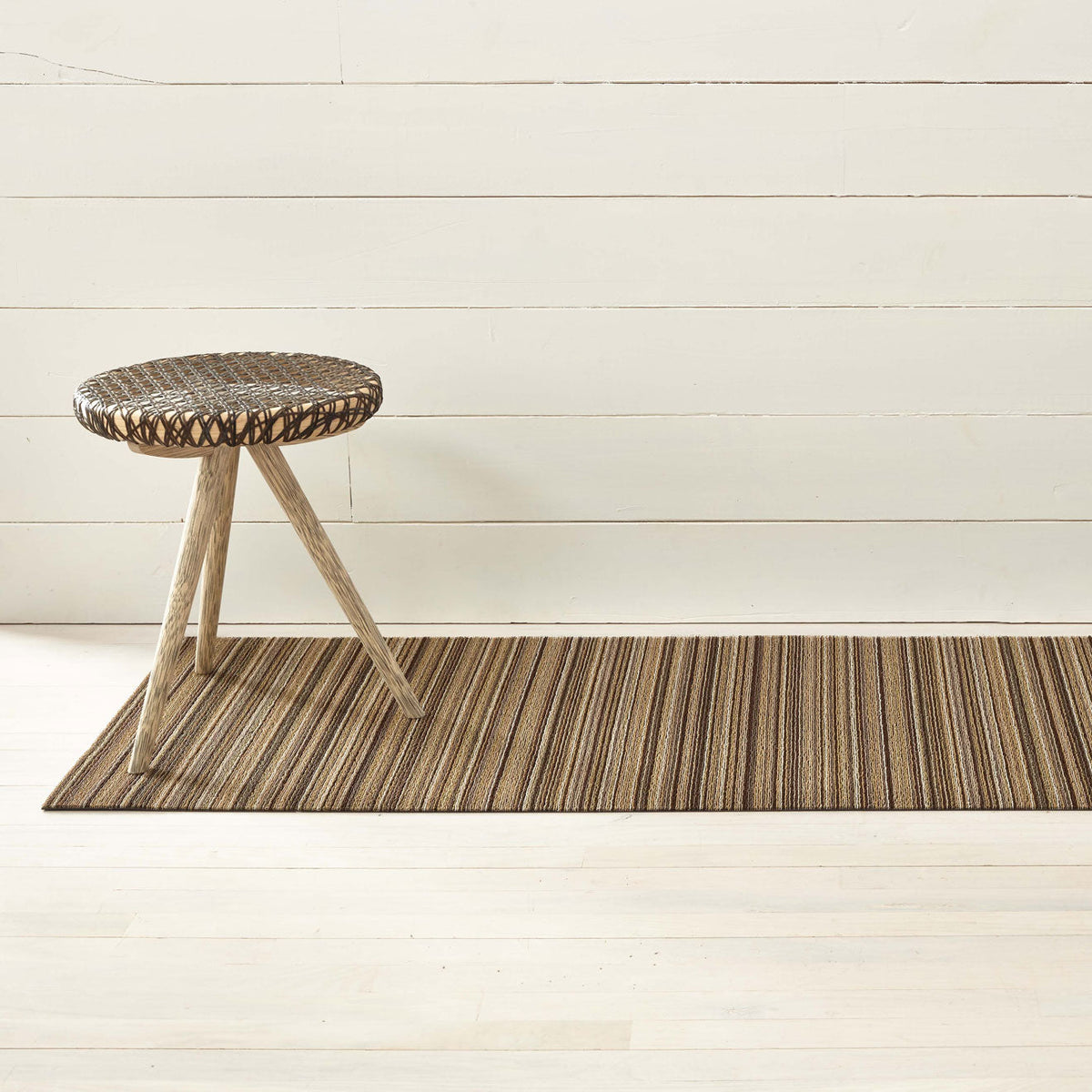Chilewich Skinny Stripe Mushroom als runner van 61 x 183 cm
