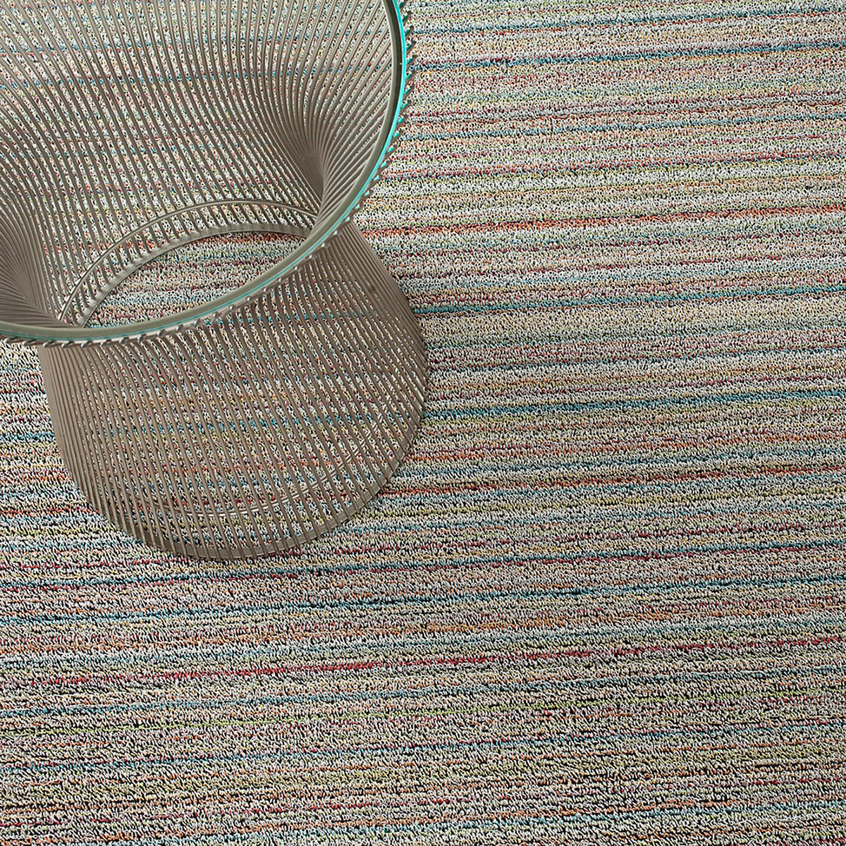Chilewich deurmat Skinny Stripe Soft Multi in gebruik