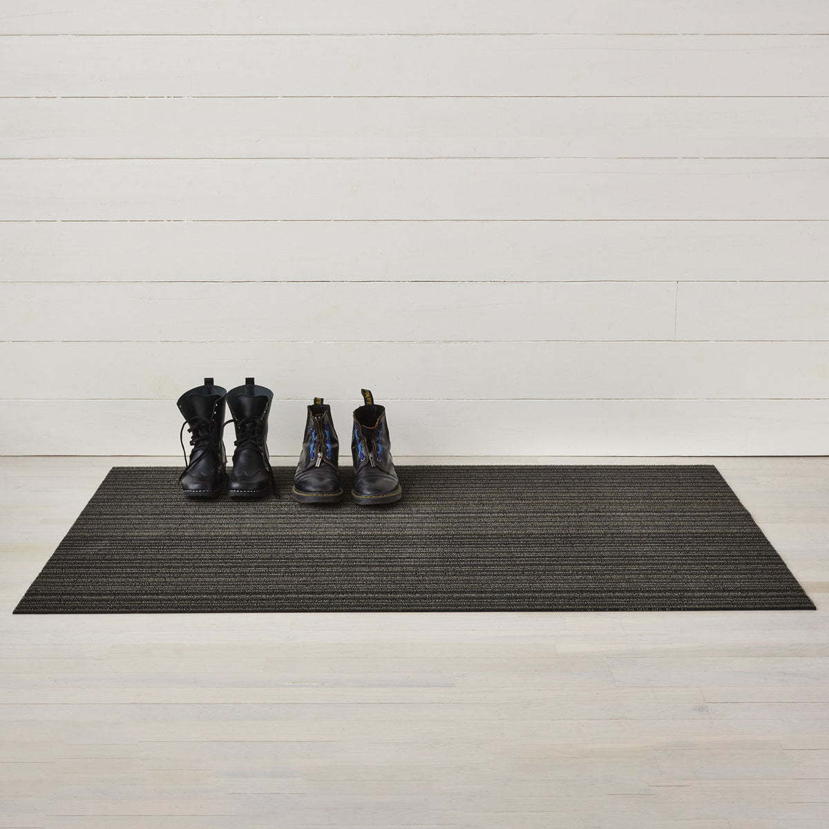 Chilewich Skinny Stripe Steel als utility mat van 61 x 91 cm
