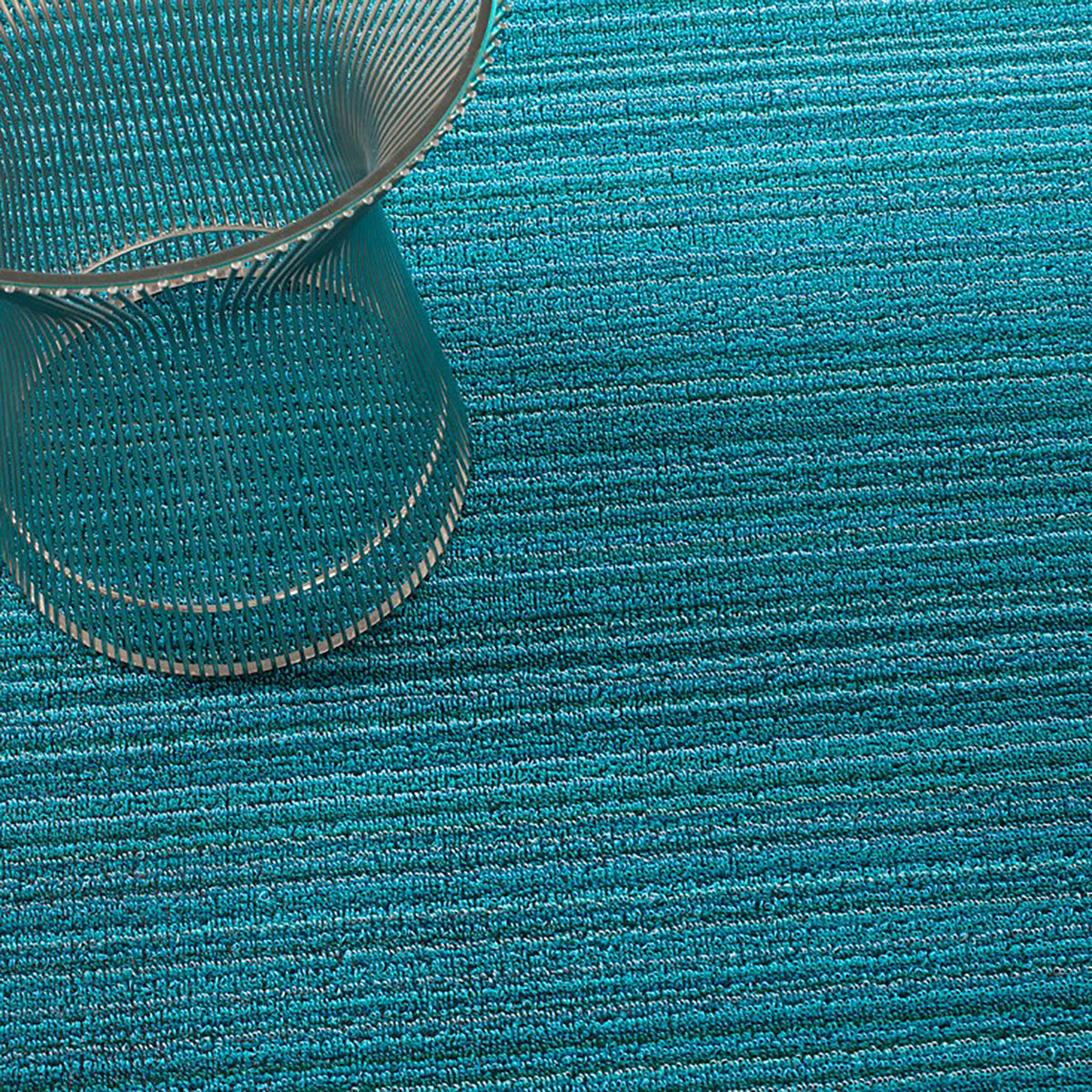 Chilewich deurmat Skinny Stripe Turquoise in gebruik