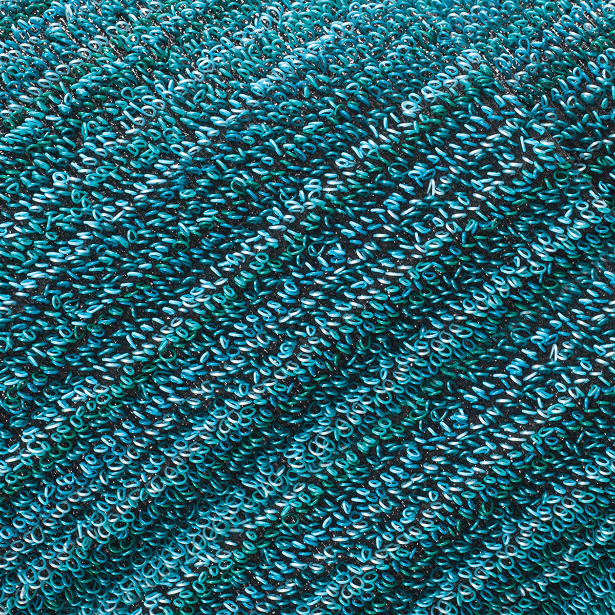Chilewich deurmat Skinny Stripe Turquoise in gebruik