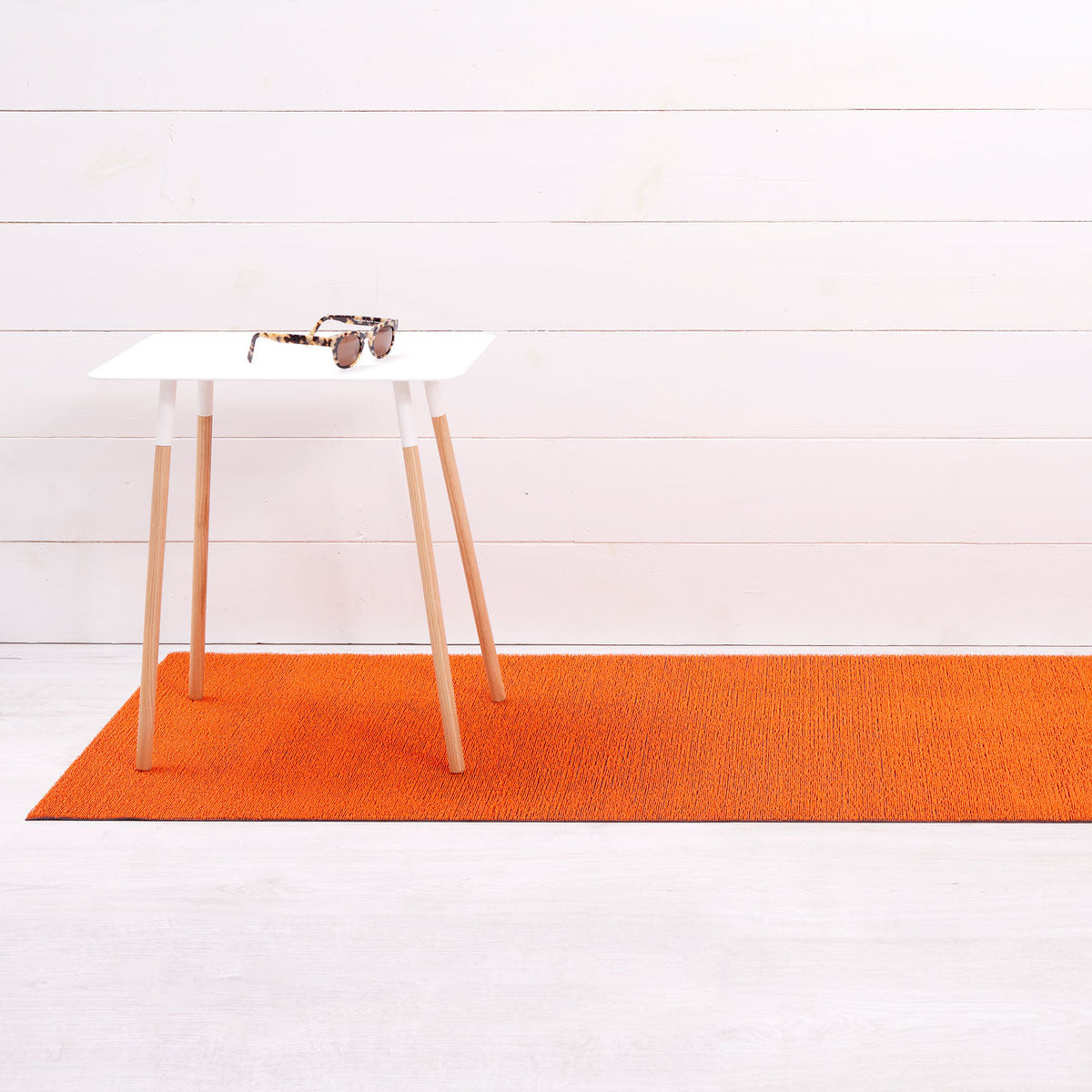 Chilewich Solid Cara Cara als runner van 61 x 183 cm