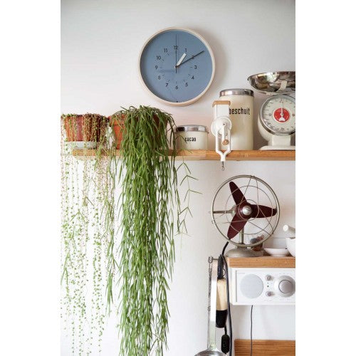 Lemnos Awa Soso wandklok, blauw met licht beukenhouten rand