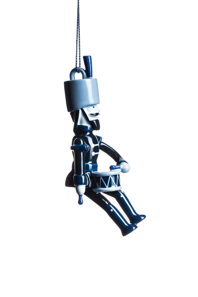 Alessi kerstbal Blue Christmas in vorm van tamboer, blauw en wit