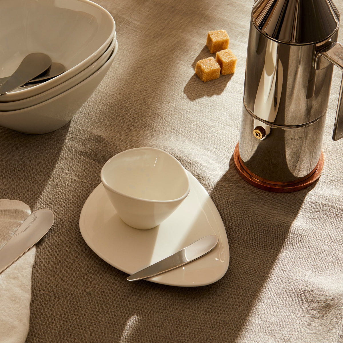 Alessi Mokkakopje Colombina FM10/76 op tafel