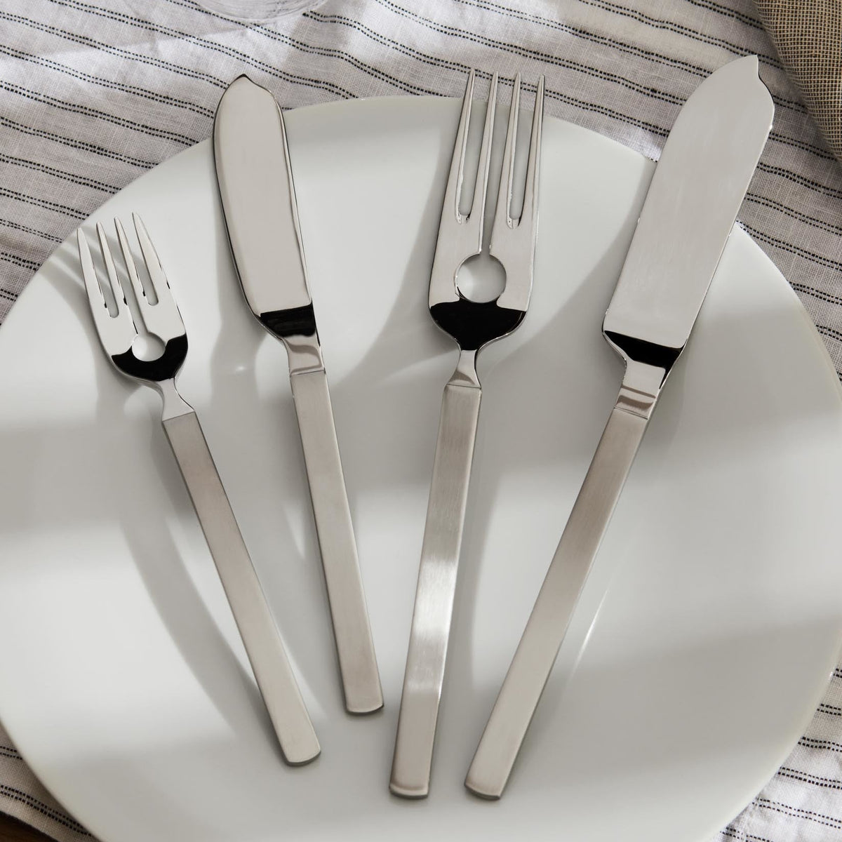 Alessi Dry visvork 4180/17 op tafel