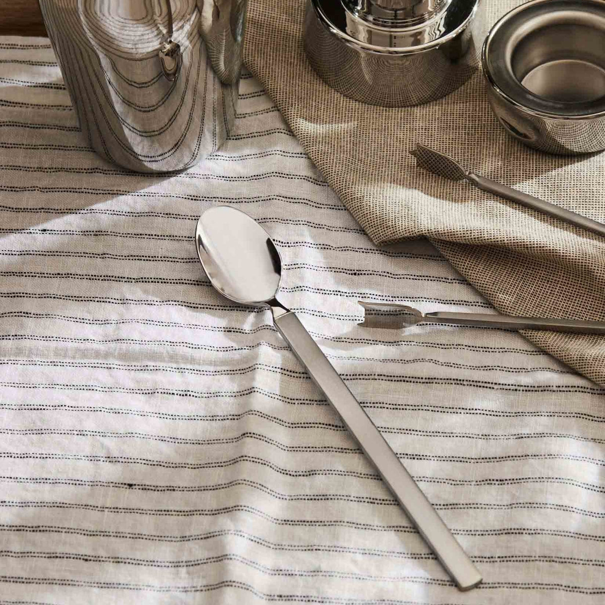 Alessi Dry longdrinklepel, rvs, 20 cm op tafel