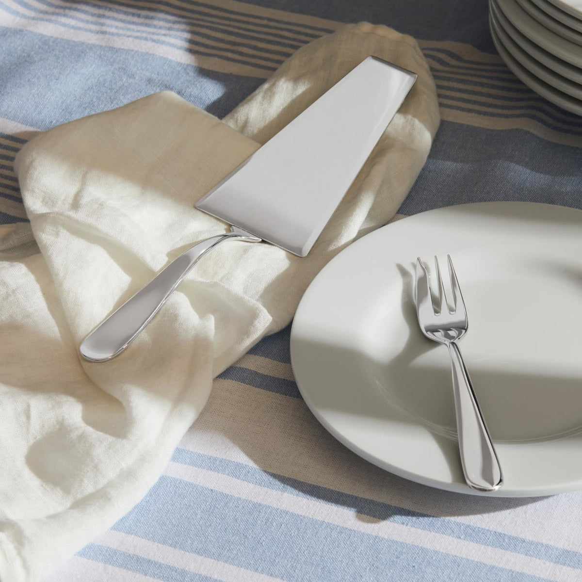 Alessi Nuovo Milano taartlepel 5180/15 op tafel