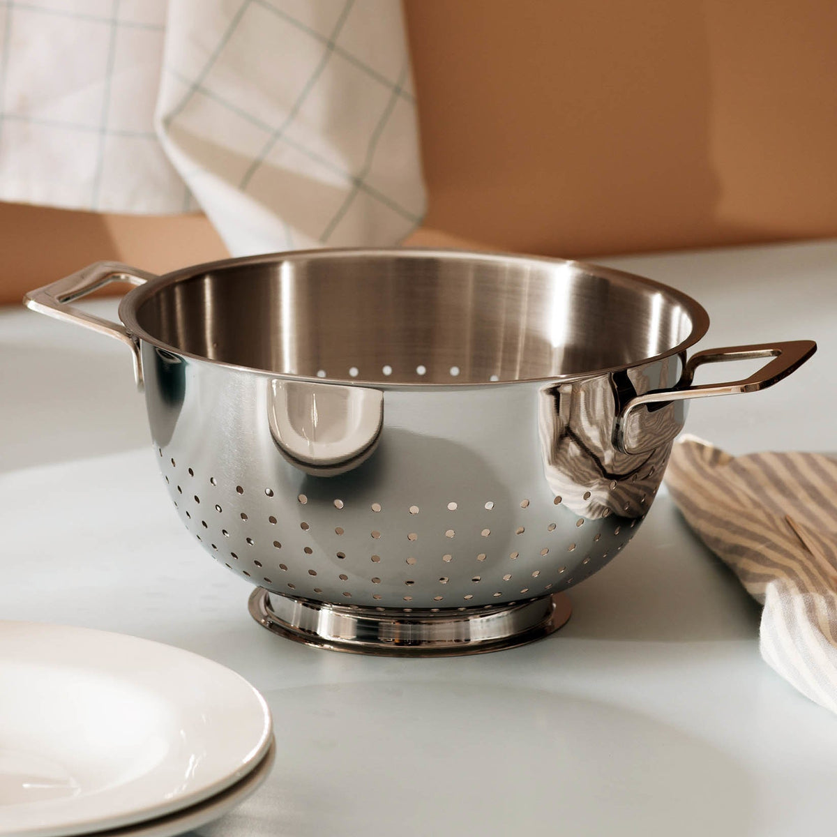 Alessi Vergiet Pots&Pans AJM300 op tafel