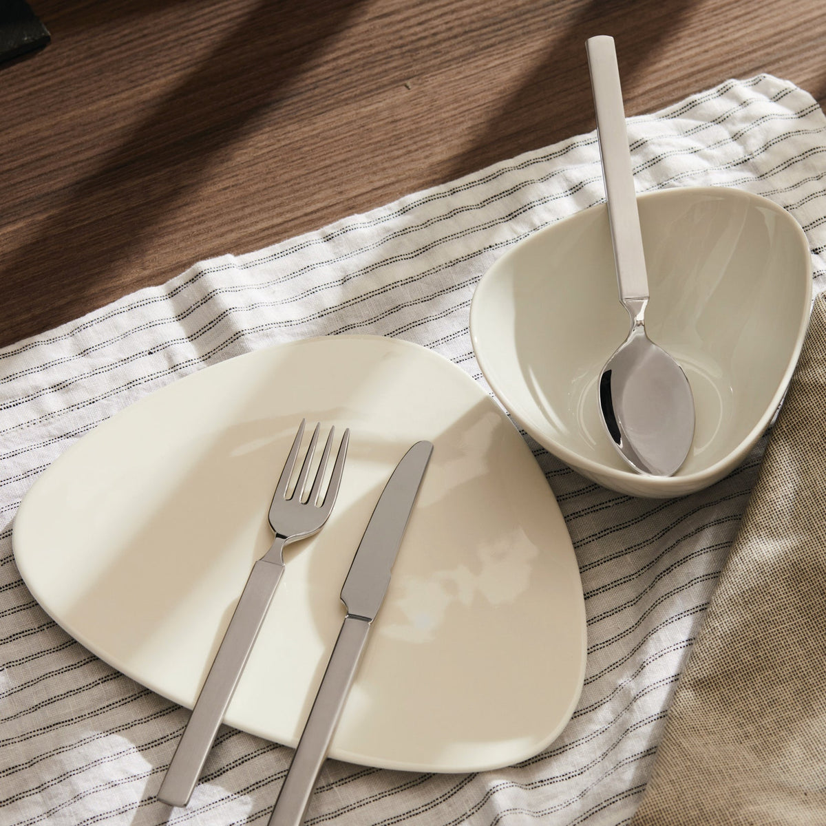 Alessi Ontbijtbord Colombina FM10/5 op tafel