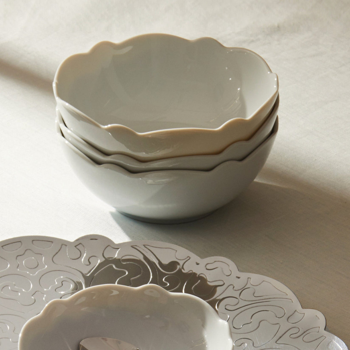Alessi Kom Dressed MW01/3 op tafel