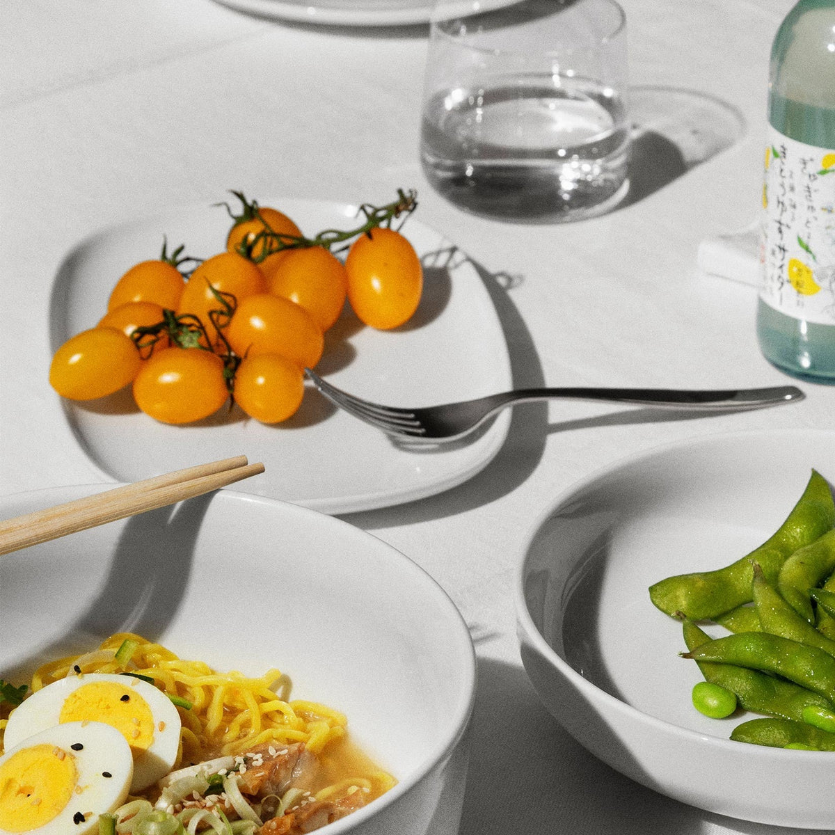 Alessi Ovale schaal 25 cm Itsumo NF07/22 25 op tafel