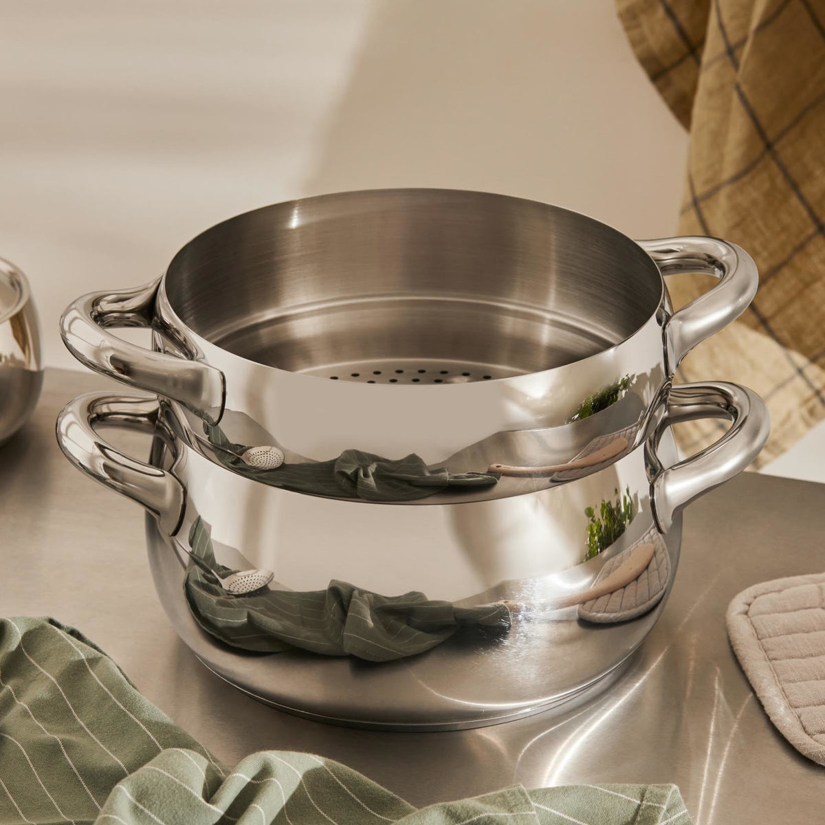Alessi Stoominzet Mami SG307 op tafel
