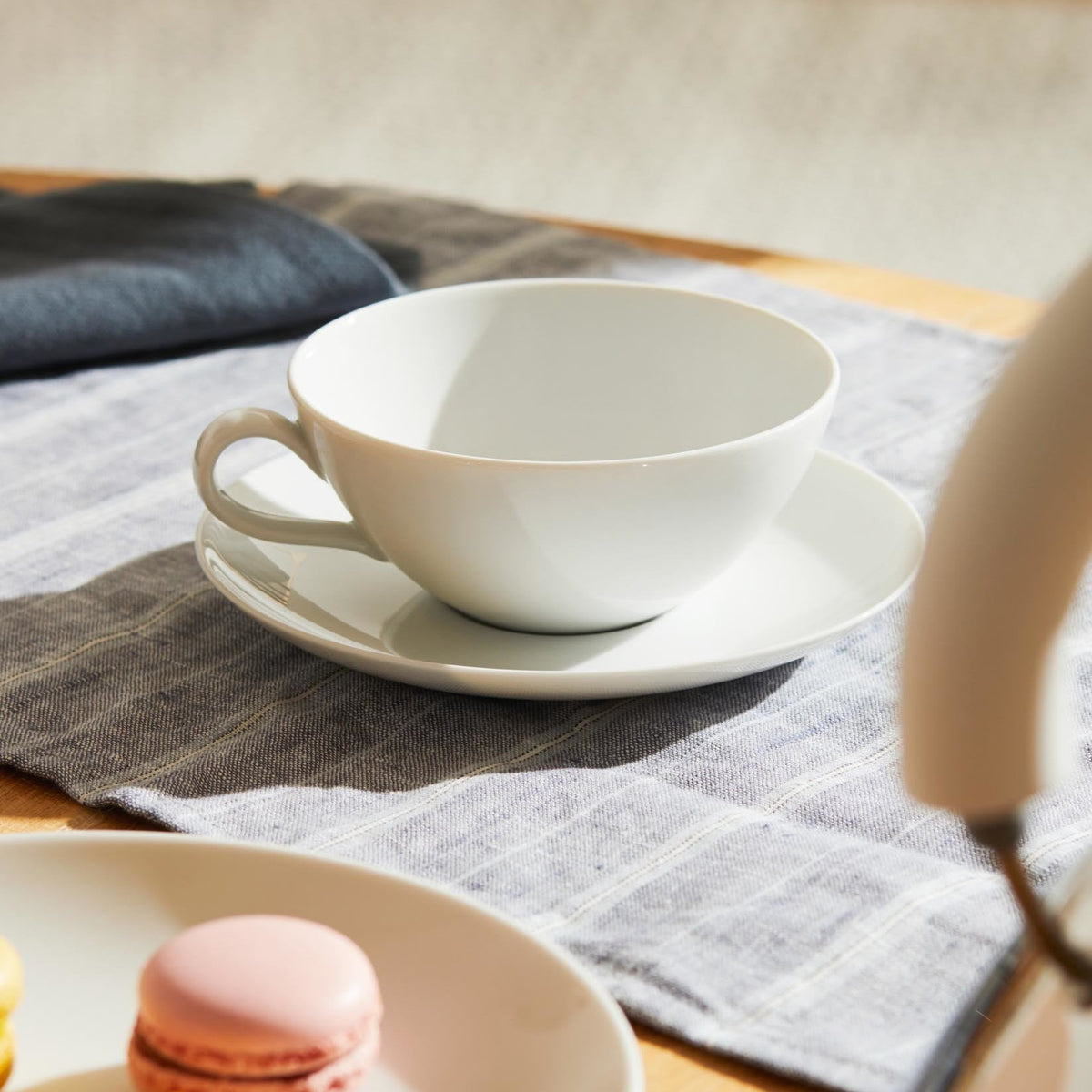 Alessi Theekop Mami SG53/78 op tafel