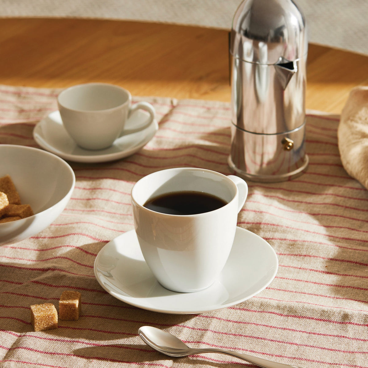 Alessi Koffieschotel Mami SG53/88 op tafel