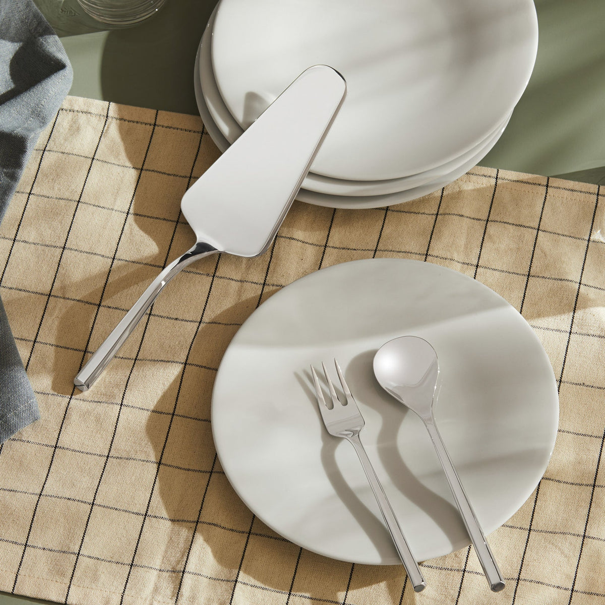 Alessi Ontbijtbord Ku TI05/5 op tafel