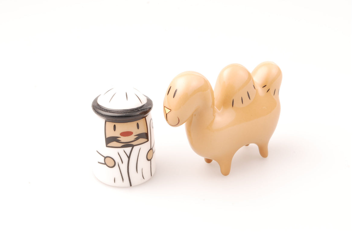 Alessi Amir & Camelus, beeldjes voor kerststal, Massimo Giacon, wit en beige