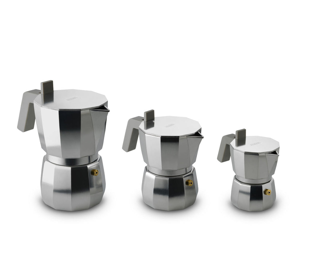 Alessi Moka espressomaker in drie maten naast elkaar