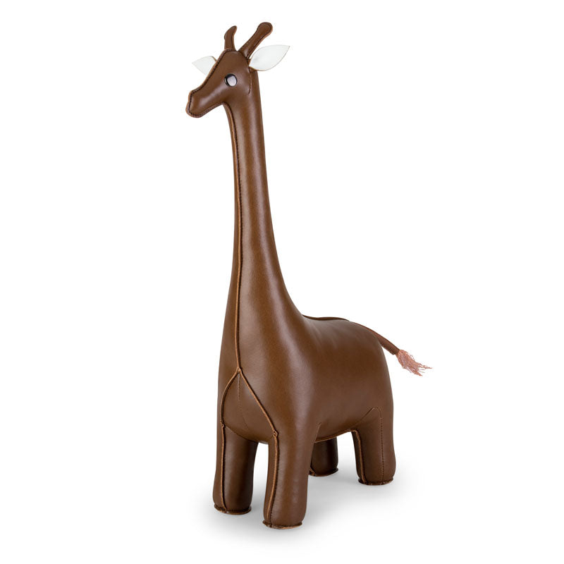 Zuny giraffe boekensteun in bruine kunstleder, schuin vooraanzicht