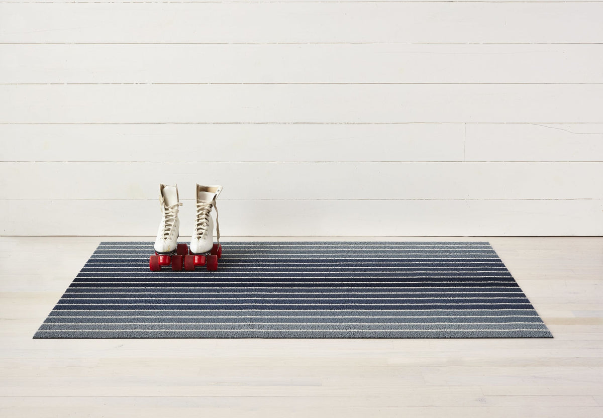 Chilewich deurmat Block Stripe Denim, gestreept in blauwtinten, 46 x 71 cm