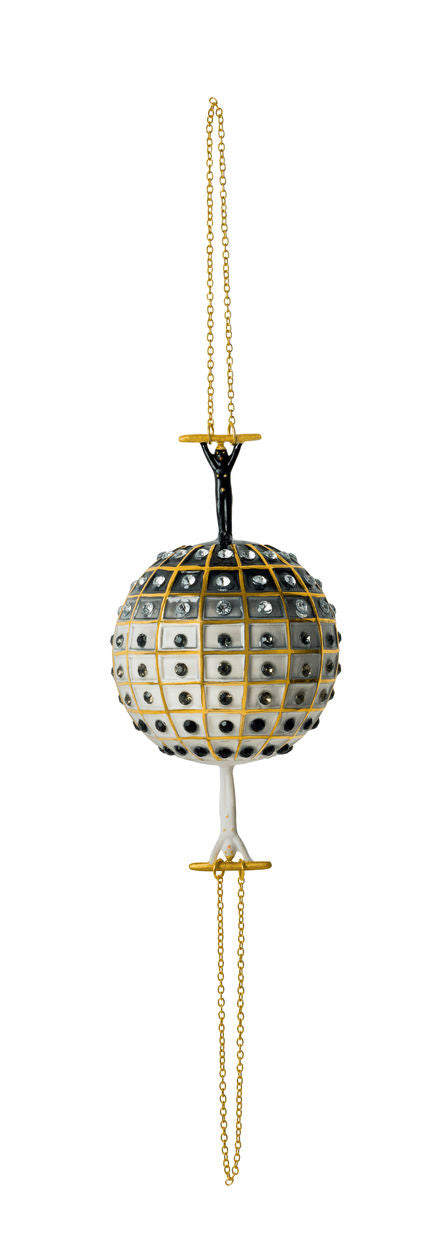 Alessi Nord del Sud ornament, porselein bal met zwart-wit ruitpatroon en kristallen, gouden ketting