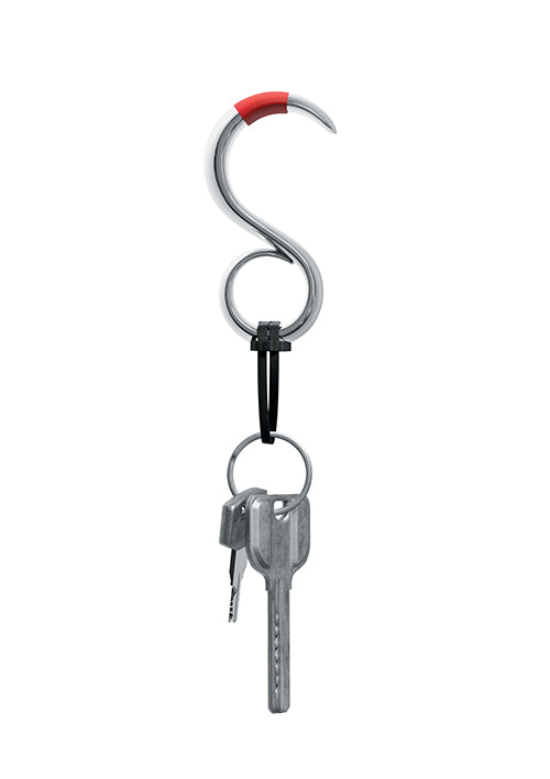Alessi StaySafe No-Touch sleutelhanger in chroom, met sleutels bevestigd