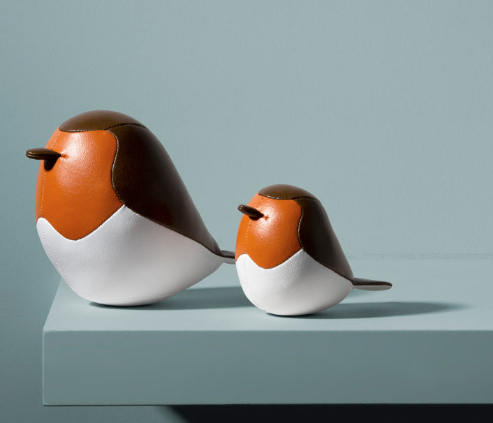 Zuny presse-papier roodborst naast kleinere variant van hetzelfde model