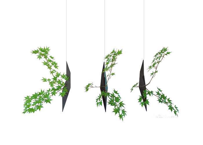 Alessi The Hanging Vase, hangende vaas in zwart rvs, drie standen met tak