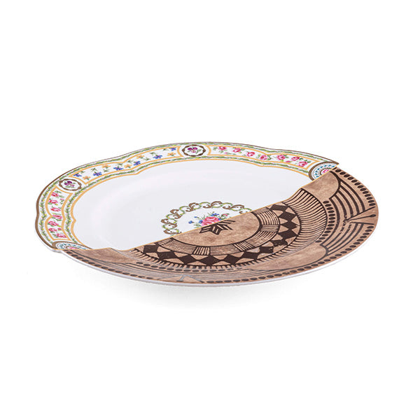 Large plate Hybrid Hobyo, Seletti, side view of tableware with semicircular decoration
