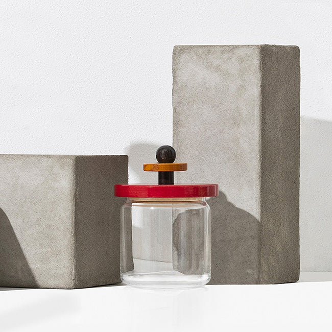 Twergi voorraadpot rood, glas met houten deksel, ontwerp Ettore Sottsass