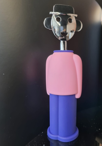Alessi Anna G kurkentrekker, ontwerp Alessandro Mendini, in roze en paars