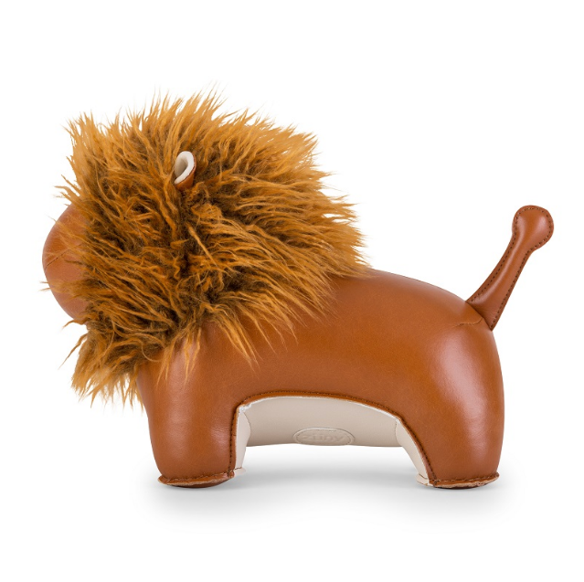 Zuny bookend in lion shape, side view
