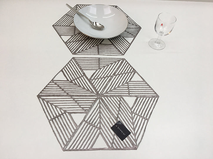 Pinwheel placemat, design Sandy Chilewich, gunmetal, hexagon shape, set of two