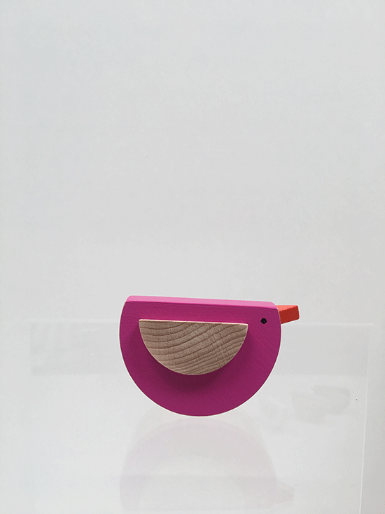 KUTULU wipvogeltje Pupi Lika in fuchsia, vooraanzicht met oranje snavel