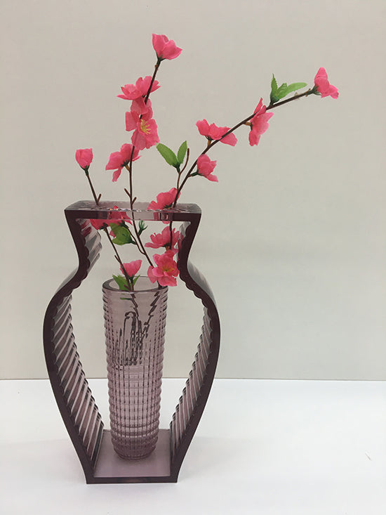Kartell I Shine vaas, Mooi van Kartell voorraad, burgundy, met bloemtakken, zijaanzicht