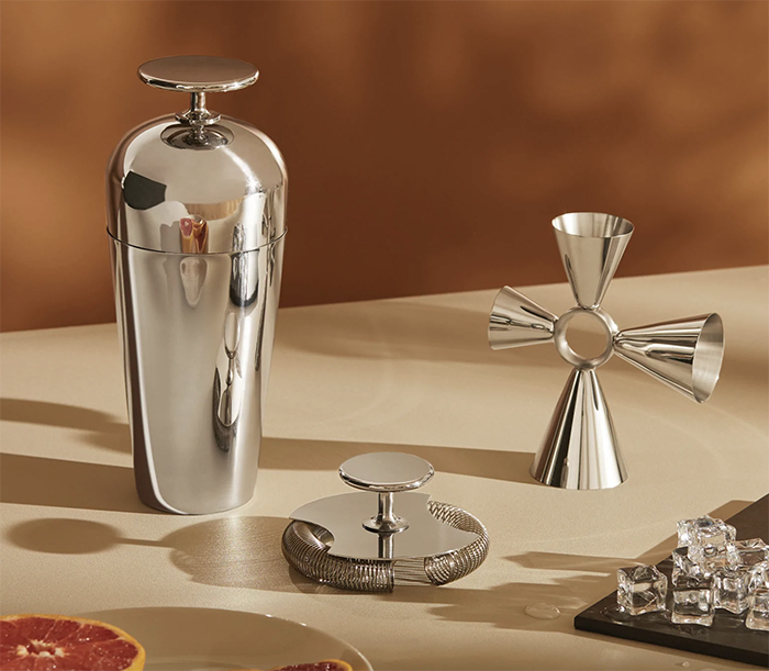 Alessi Mixing Set New Parisienne: shaker, strainer en maatbekers in glanzend RVS