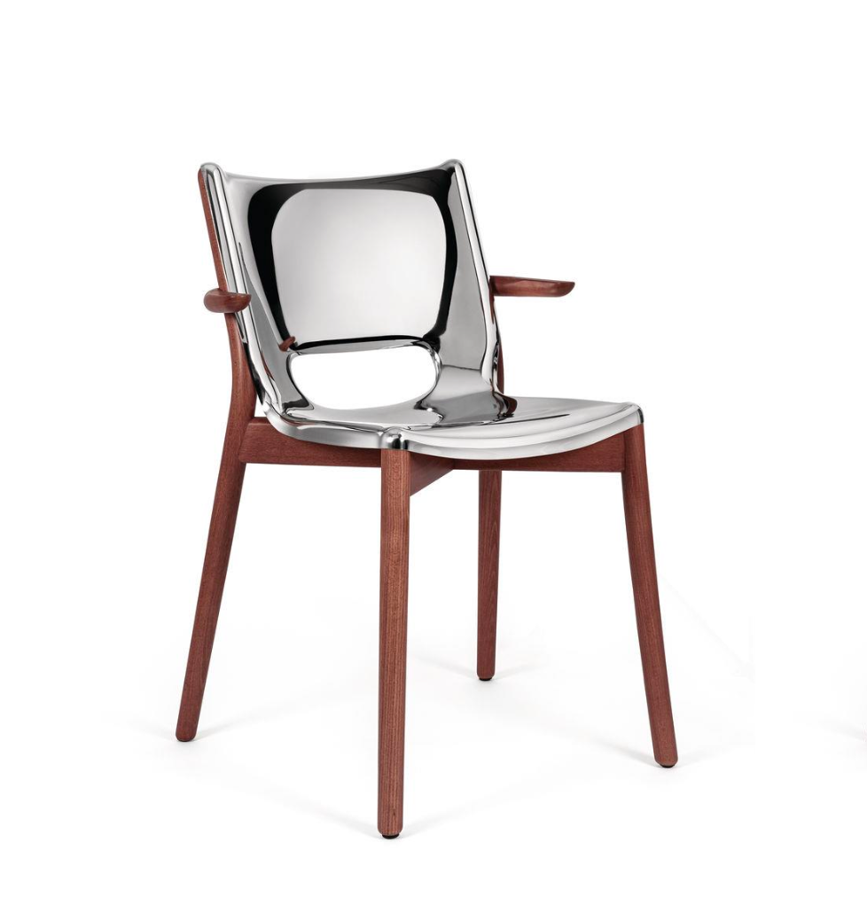 Poêle armchair, three-quarter view from the side