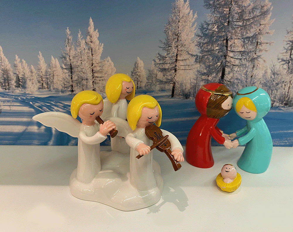 Alessi beeldjes 'Do, Re, Mi' naast twee kerststalbeeldjes